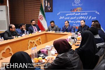 نشست صمیمانه رئیس مرکز ارتباطات شهرداری تهران با اصحاب رسانه 10