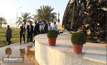 ادای احترام علیرضا زاکانی به مقام حاج قاسم سلیمانی در یادمان شهادت ۲ سردار مقاومت