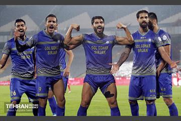 دیدار تیم های فوتبال پرسپولیس و گل گهر سیرجان 1
