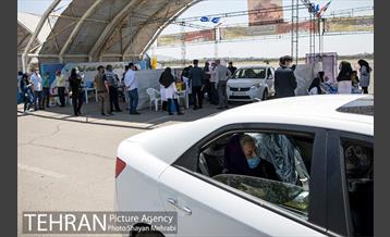 بزرگترین مرکز واکسیناسیون خودرویی کرونا در تهران 62