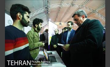 بازدید شهردار تهران از گذر نوآوری در میدان هفت تیر 9
