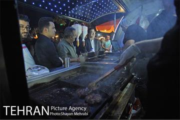 سرپرست شهرداری تهران و رئیس مرکز ارتباطات و امور بین الملل شهرداری تهران در بازدید از فعالیت‌های شبانه شهرداری و زندگی شبانه مردم تهران 8
