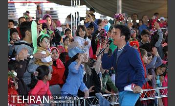 اجرای زنده برنامه محله گل و بلبل در میدان هرندی 12