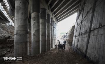 بازدید دانشجویان از پروژه مقاوم‌سازی پل تقاطع بزرگراه همت و رودخانه کن 13