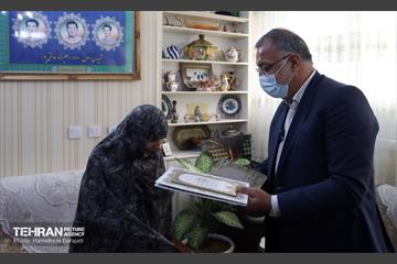 حضور شهردار تهران در منزل شهیدان خالقی پور 27