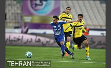دیدار استقلال و سپاهان در لیگ برتر فوتبال 14