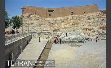 جاری‌ شدن آب در چشمه‌علی 39