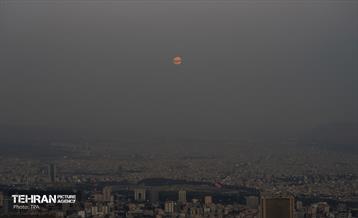 ماه کامل از فراز برج میلاد