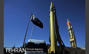 نمایشگاه دفاع مقدس در میدان بهارستان 35