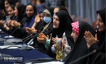 نشست صمیمانه شهردار تهران با قهرمانان، پیشکسوتان و مدیران ورزشی کشور 11