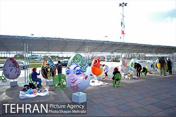 جشنواره تخم مرغ رنگی در میدان آزادی 8