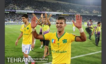 دیدار استقلال و صنعت نفت آبادان در لیگ برتر فوتبال 13
