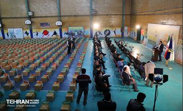 رزمایش همدلی و توزیع ۱۴۰۰۰ بسته معیشتی بین پاکبابان شهر تهران 14