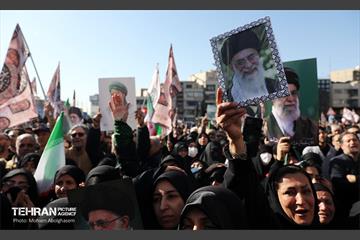 اجتماع مردم تهران در پی شهادت رهبر انقلاب - 2 38