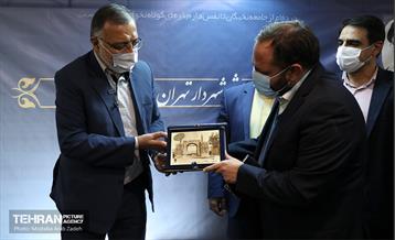 دیدار شهردار تهران با نخبگان و خانواده های شهدای منطقه 14