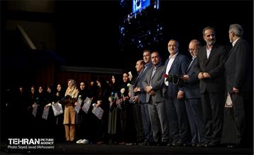 آیین گرامیداشت مقام شامخ معلم و تجلیل از معلمان نمونه منطقه ۱۷  14