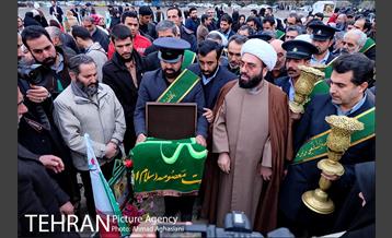 غبارروبی مزار شهدای آتش نشان باحضور خادمین حرم معصومه (س) 24