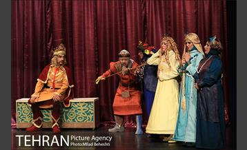 نمایش گیسوانی برای پرواز‎ 16