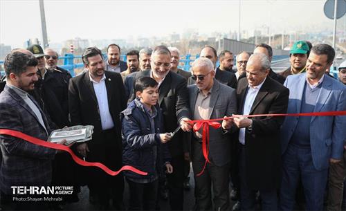 بهره‌برداری از پل مجهز به سامانه برف‌زدایی 10