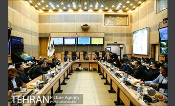 بازدید اعضای کمیسیون عمران مجلس از ستاد فرماندهی و مدیریت بحران شهرداری 14