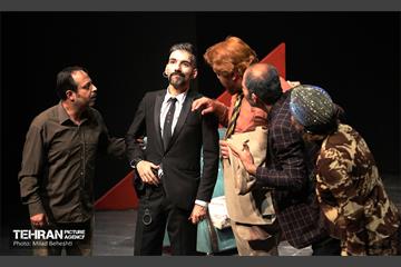 نمایش دروغ رستاخیز‎‎ 15