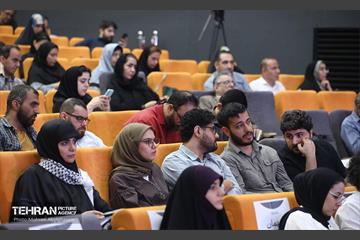 نشست خبری رویداد بین‌المللی طراحی کارتون، کاریکاتور و پوستر «هولوساید ۲۰۲۴» 28
