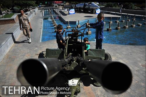 نمایشگاه دفاع مقدس در میدان بهارستان 1