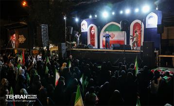 سخنرانی شهردار تهران در تجمع شبانه میدان انقلاب