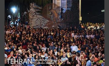 اجرای خیابانی محمد معتمدی و ارکستر سازهای ملی ایران در بوستان آب و آتش 22