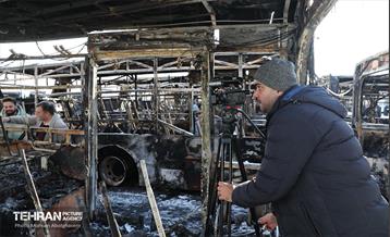 بازدید خبرنگاران رسانه‌های خارجی از تخریب اموال عمومی شهر 57