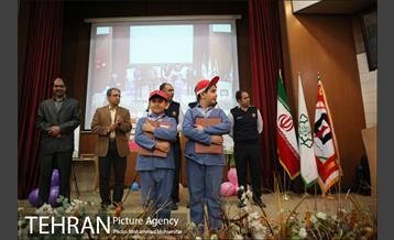 جشن رونمایی و اهدای احکام حامیان ایمنی به دانش آموزان 17