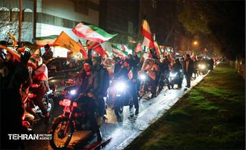 کاروان‌ موتوری و خودرویی از میدان انقلاب تا ساختمان هلال احمر تهران 25