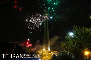 نورافشانی برج میلاد همزمان با ولادت حضرت علی (ع) 10