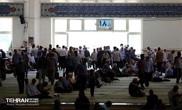 حضور شهردار تهران در نماز جمعه 1