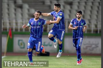 دیدار سایپا تهران و صنعت نفت ابادان در لیگ برتر فوتبال  11