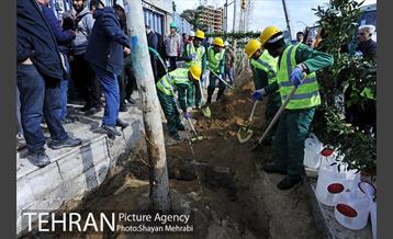 آیین کاشت 40 اصله درخت، به مناسبت چهلمین سالگرد انقلاب اسلامی باحضور شهردار تهران 27