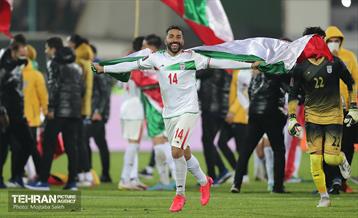 جشن و شادی بازیکنان و کادر فنی تیم ملی ایران پس از صعود به جام جهانی 2022