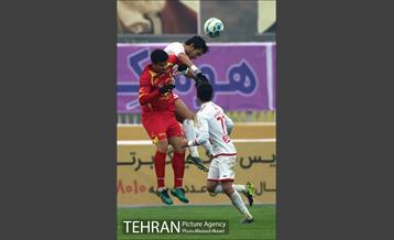 دیدار تیم های فوتبال نفت تهران و تراکتورسازی تبریز
