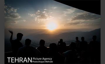 استهلال هلال ماه شوال از فراز برج میلاد تهران 13