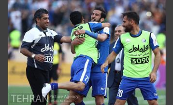 دیدار استقلال و تراکتورسازی در لیگ برتر فوتبال 17