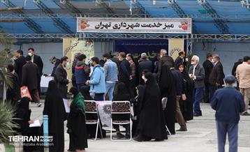 نمازگزاران جمعه پای «میز خدمت شهرداری تهران» 18