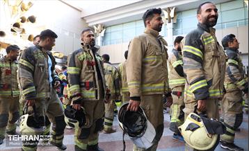 مسابقه پله‌نوردی آتش‌نشانان در برج میلاد 63