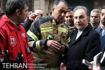 بازدید شهردار تهران از محل آتش‌سوزی ساختمان برق حرارتی وزارت نیرو  10