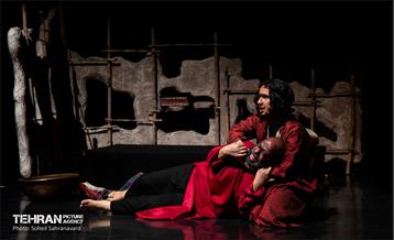 نمایش «سیب، فانوس، کشتی» 18