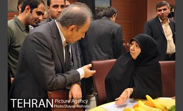 تجلیل از خانواده شهدای آتش‌نشان حادثه پلاسکو با حضور شهردار تهران 12