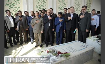 آیین افتتاح و بهره برداری از مسجد ٧٢ تن و یادمان ٦ شهید گمنام 5