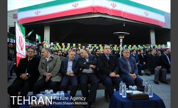 در آغاز چهلمین فجر انقلاب، آیین اهتزاز بزرگترین پرچم مقدس کشورمان با حضور شهردار تهران 15