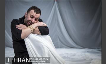 نمایش زندگی در لانگ شات یا مرگ در کلوز آپ 1