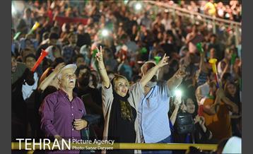 تماشای دیدار تیم‌های ملی ایران و پرتقال در استادیوم آزادی 24