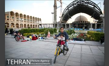 افطاری ساده در حاشیه نمایشگاه قرآن 5